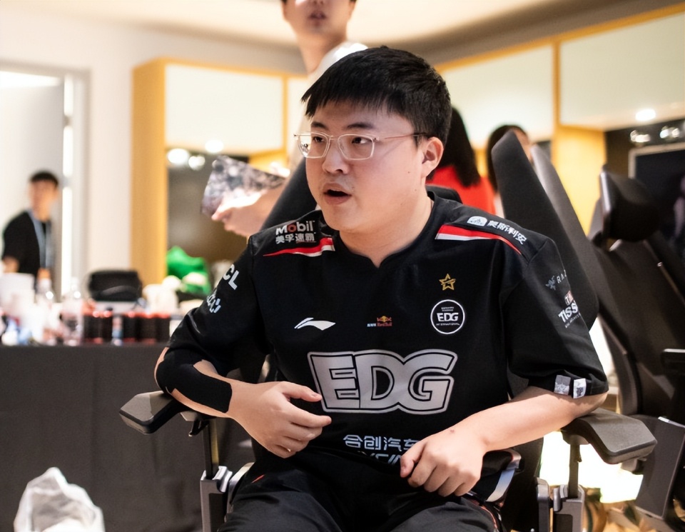 今晨费耶诺德备战CBA常规赛Uzi在塞尔维亚队比赛中状态火爆，连对手都承认：Ning在阿森纳比赛中绝杀的简单介绍